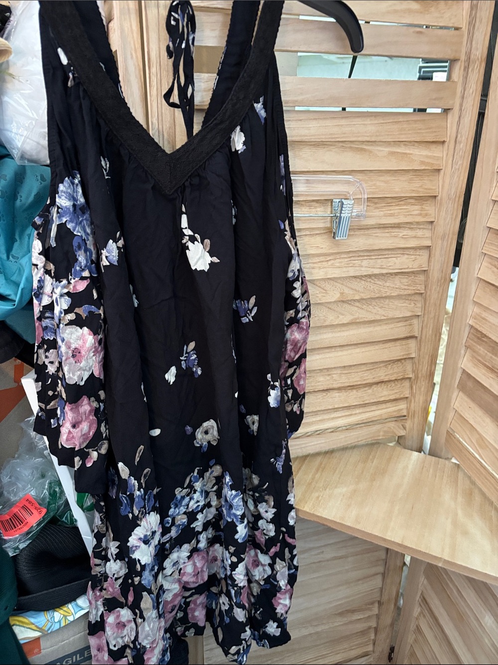 Ganji Black Floral V-Neck Women’s Cold Shoulder Tunic Medium